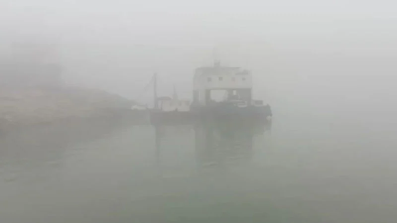 ঘন কুয়াশায় দৌলতদিয়া-পাটুরিয়া নৌরুটে ফেরি চলাচল বন্ধ