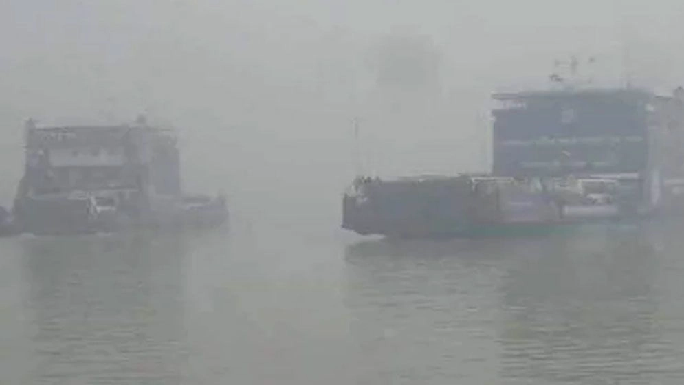 ফেরি চলাচল বন্ধ শরীয়তপুর-চাঁদপুর নৌরুটে