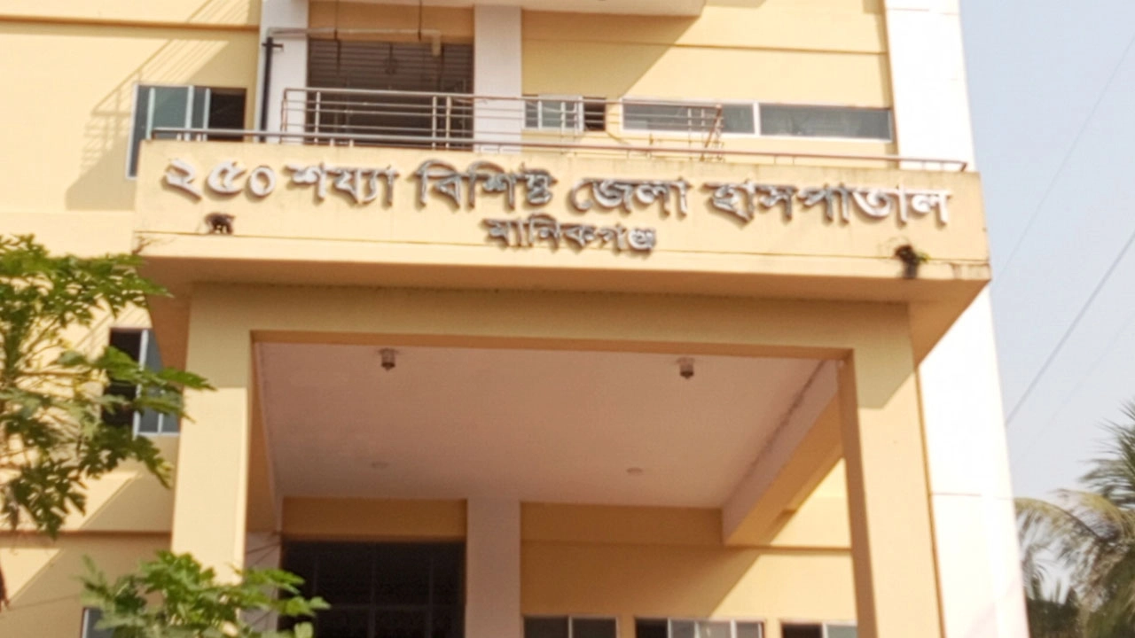 মানিকগঞ্জে গৃহবধূকে ধর্ষণের অভিযোগে আটক ২ আনসার সদস্য
