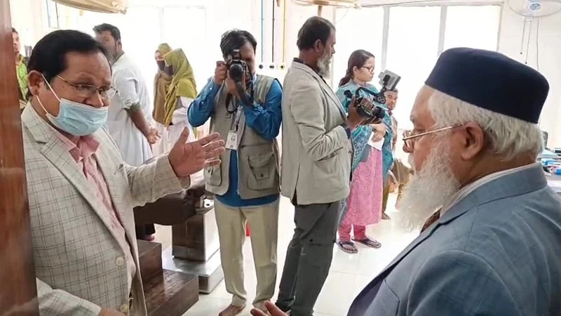 বাগবিতণ্ডার জেরে চিকিৎসককে বহিষ্কারের নির্দেশ স্বাস্থ্যের ডিজির