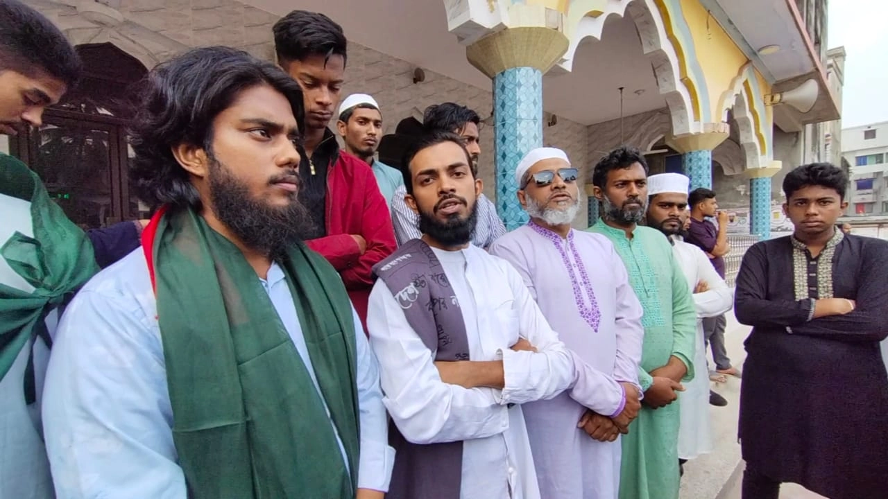 ঝালকাঠিতে অনির্দিষ্টকালের জন্য সড়ক- নৌপথ বন্ধ ঘোষণা