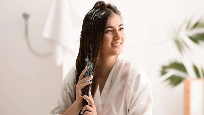 শীতে চুল পড়া কমাবে চার হেয়ার মাস্ক