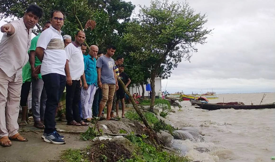 ফের পদ্মার ভাঙনে বিপর্যস্ত লৌহজং” অর্ধশতাধিক ঘরবাড়ি ঝুঁকিতে
