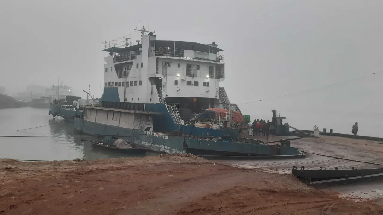 দৌলতদিয়া-পাটুরিয়া নৌরুটে নৌযান চলাচল শুরু