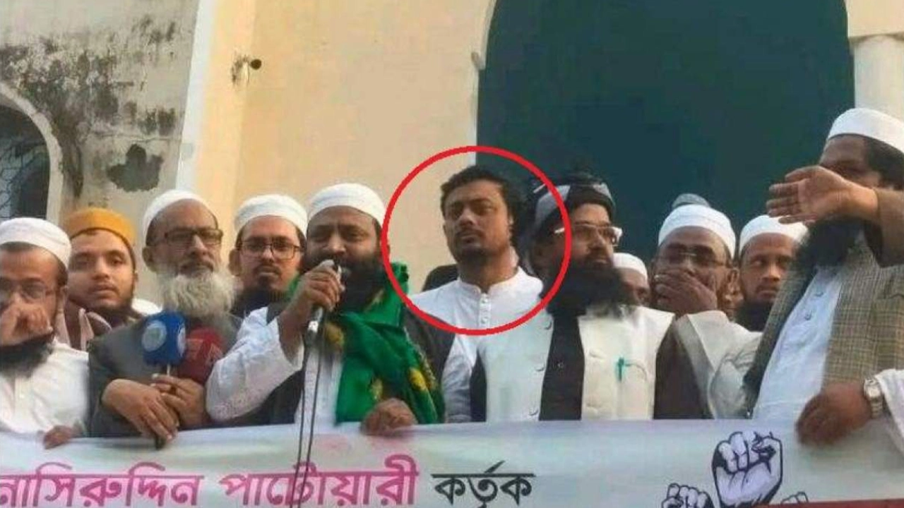 নিজের বিরুদ্ধে ডাকা বিক্ষোভ মিছিলে উপস্থিত পাটওয়ারী