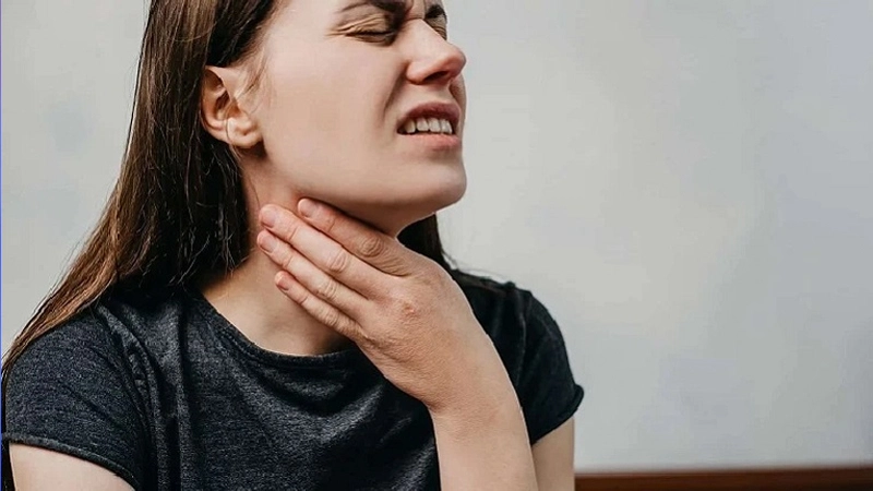 শীতকালে গলা ব্যথা, এড়িয়ে চলুন এসব খাবার