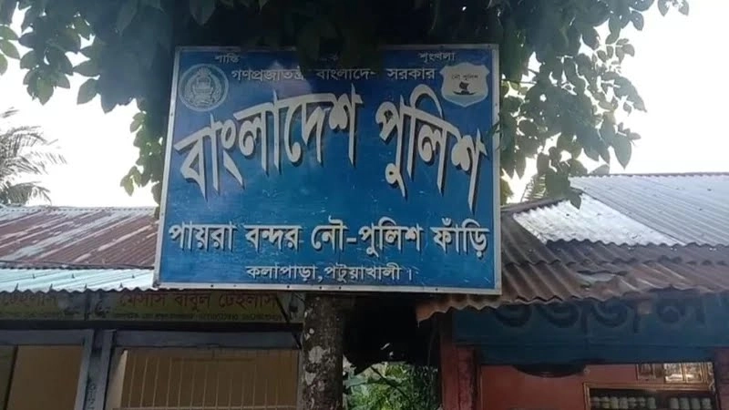 পায়রা বন্দরে নৌ-পুলিশের বিরুদ্ধে চাঁদা আদায়ের অভিযোগ