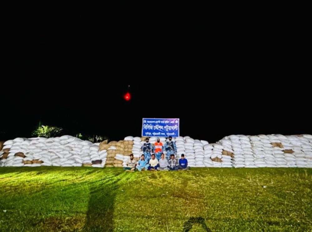 পটুয়াখালীতে প্রায় ২ কোটি টাকার চোরাই সুপারি জব্দ, আটক ৬