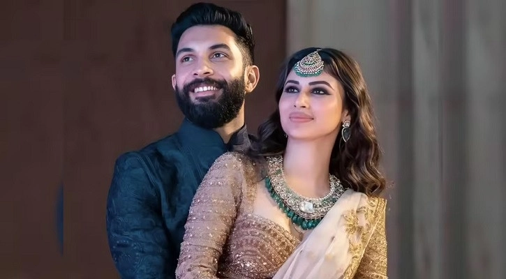 বিচ্ছেদের গুঞ্জনে মুখ খুললেন মৌনী