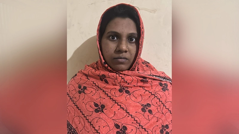 ৮ কুকুরছানা হত্যা মামলায় জামিন পেলেন সেই নারী
