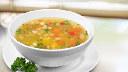 শীতে ডিনারের আগে সবজির স্যুপ খাওয়ার উপকারিতা