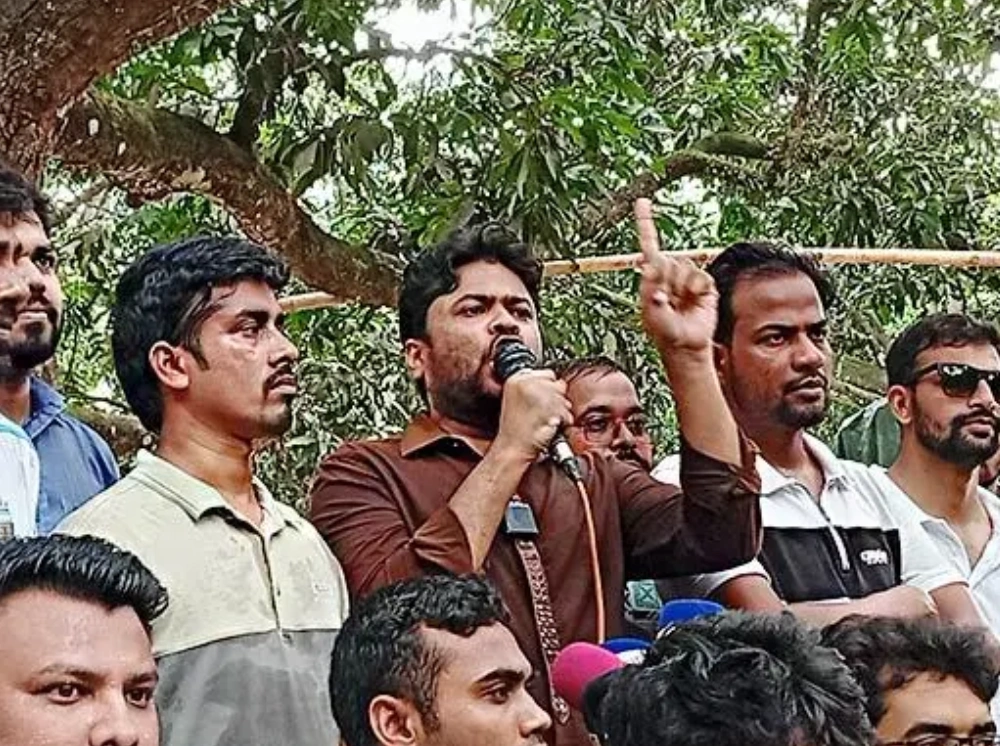 ছাত্রলীগ নেতাকর্মীদের ধরিয়ে দিলে  মিলবে পুরস্কার