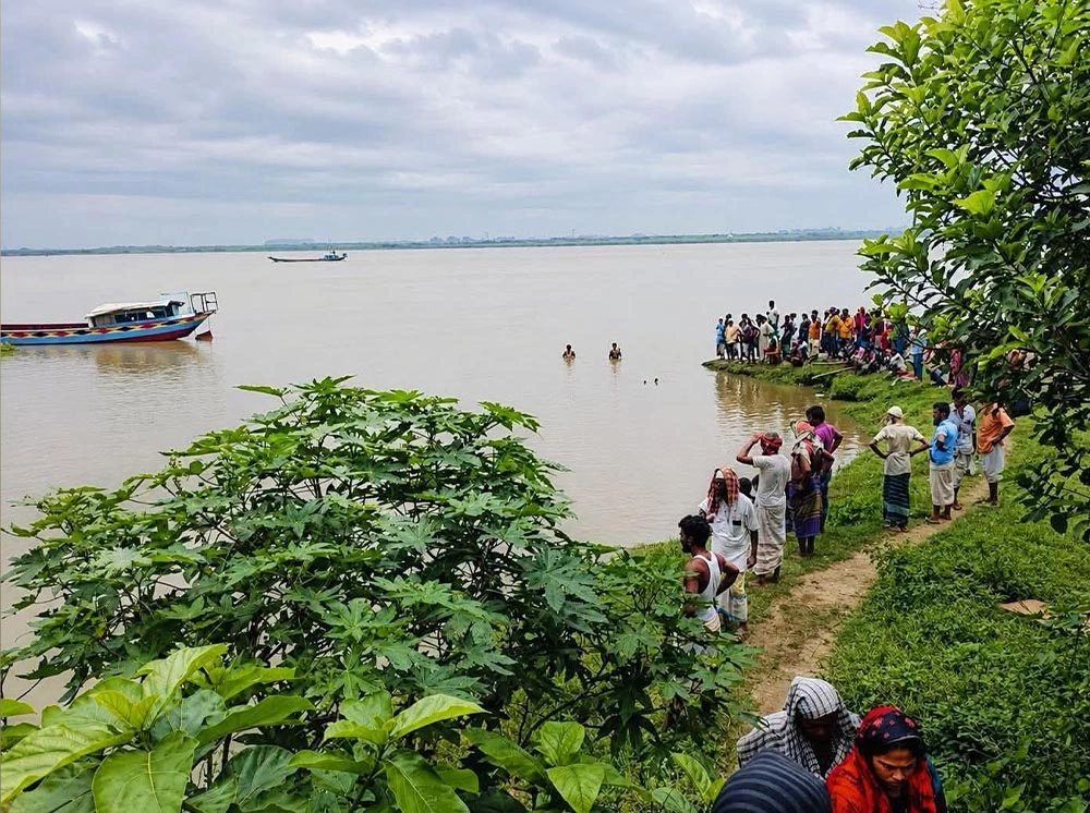 সিরাজগঞ্জে যমুনার স্রোতে ভেসে গেল দুই শিক্ষার্থী