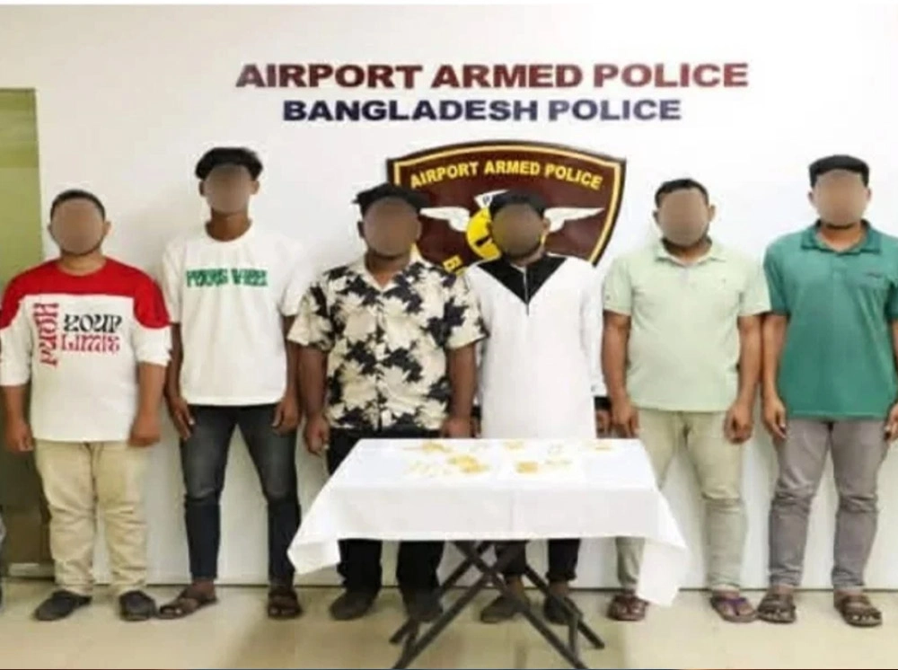 শাহজালালে স্বর্ণালংকারসহ আটক ৬
