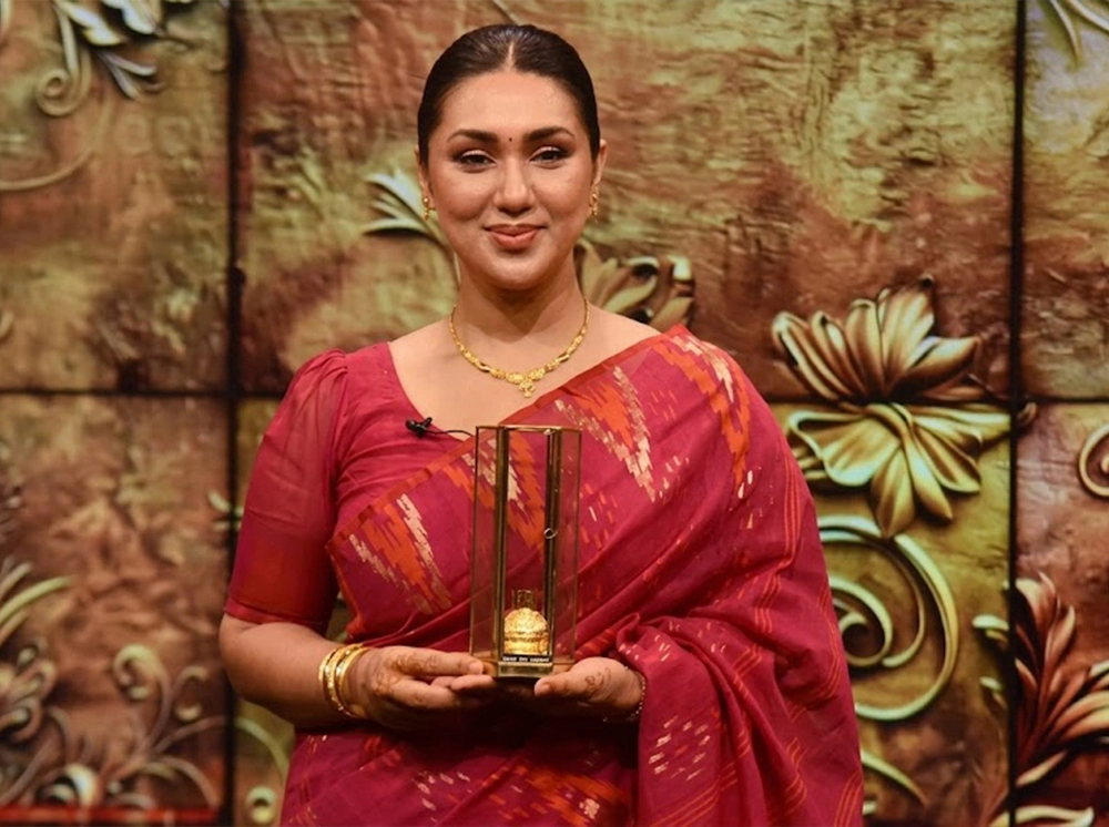 বাকরুদ্ধ অপু বিশ্বাস, কিন্তু কেন?