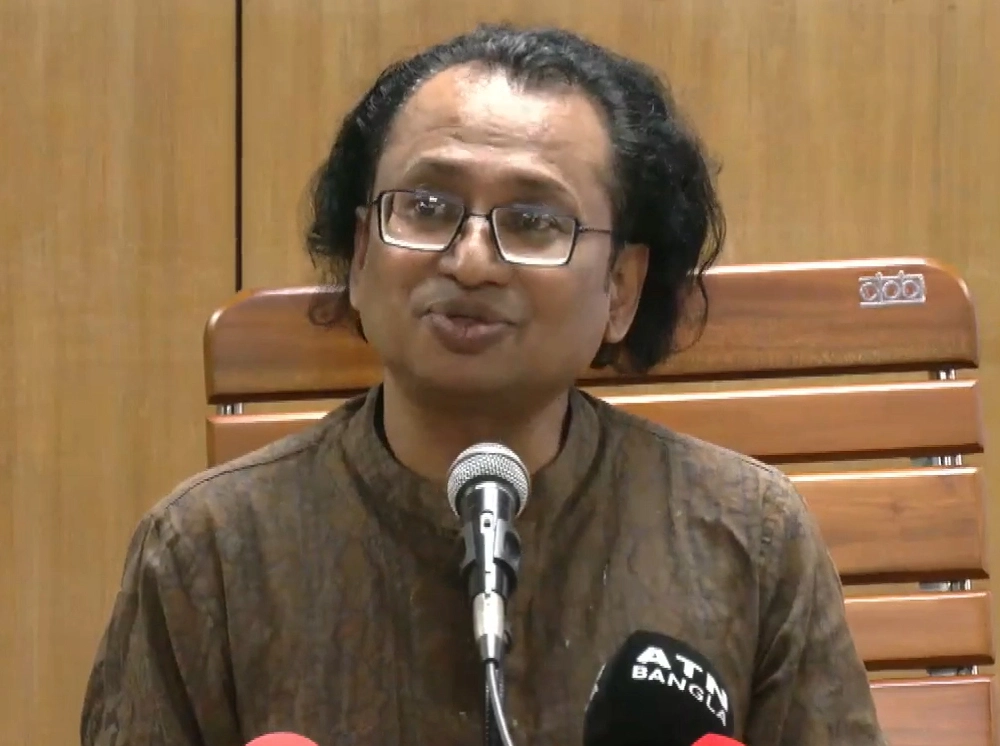 নয়াদিল্লি বিমানবন্দর থেকে ফেরত এলেন প্রধানমন্ত্রীর উপদেষ্টা