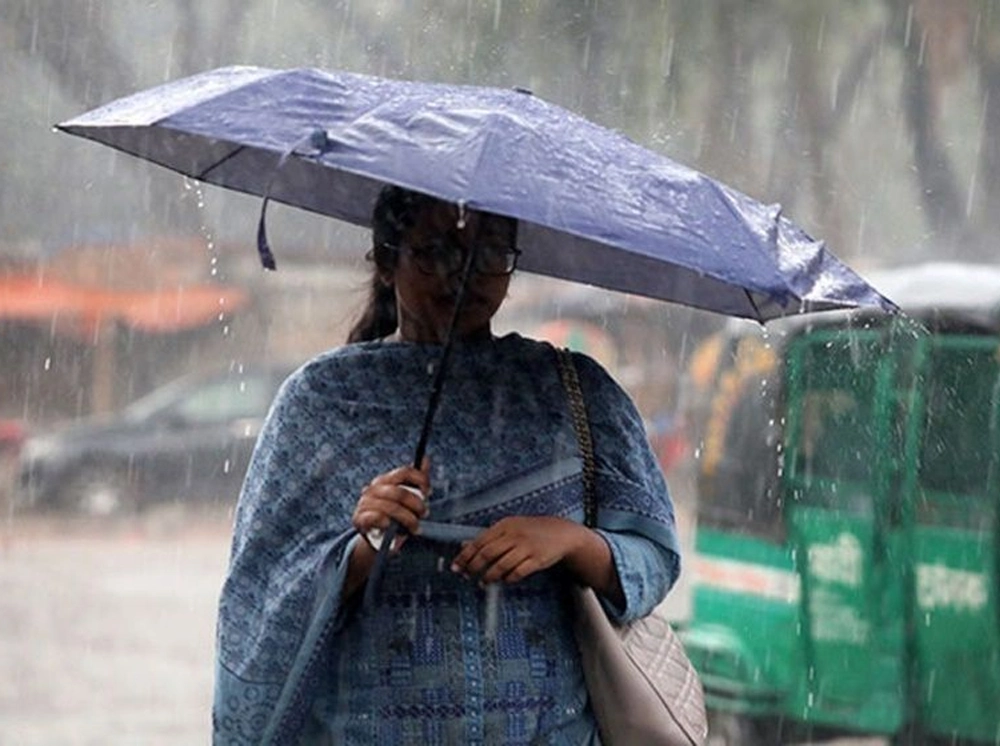 দুপুরের মধ্যে ১৫ জেলায় বজ্রবৃষ্টির আভাস