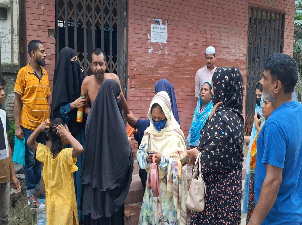 নাতি জামাইয়ের হাঁসুয়ার আঘাতে দাদা শ্বশুর নিহত, শ্বশুর আহত