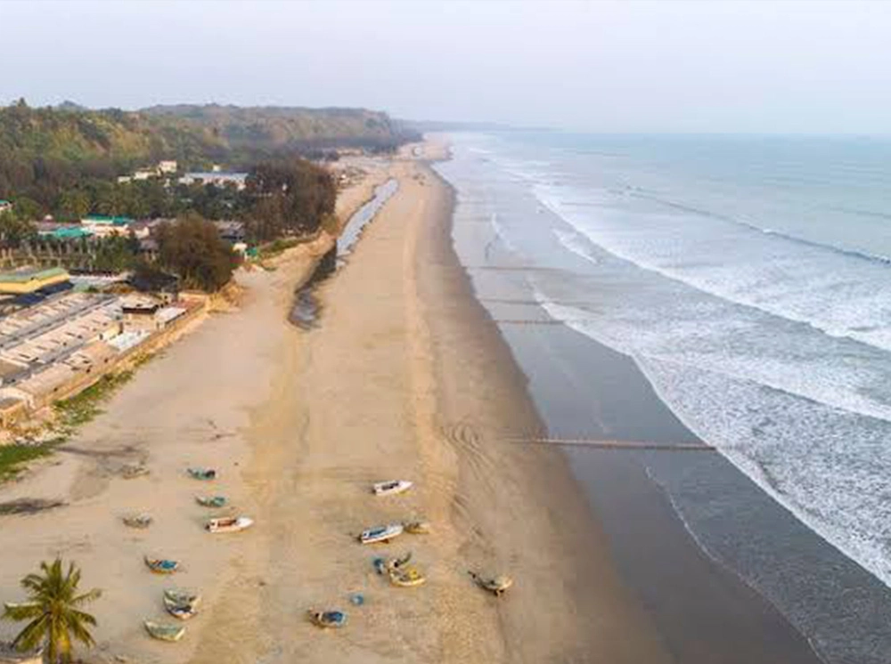 কক্সবাজার সৈকতে মাথা ও পা বিহীন অর্ধগলিত লাশ উদ্ধার