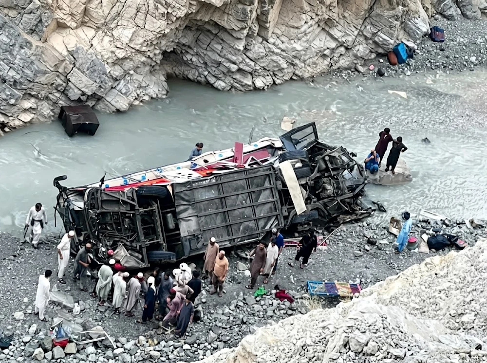 পাকিস্তানে ভয়াবহ সড়ক দুর্ঘটনা, নিহত ৪০