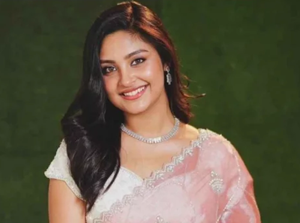প্রেমের গুঞ্জনের মাঝেই পাকিস্তান সফরে নিহা
