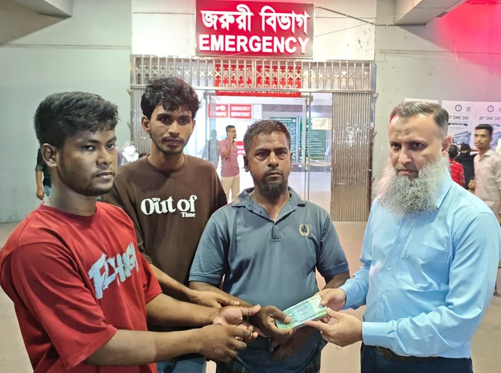 দগ্ধ রাকিবের চিকিৎসায় আনভীর বসুন্ধরা গ্রুপ ফাউন্ডেশনের সহায়তা