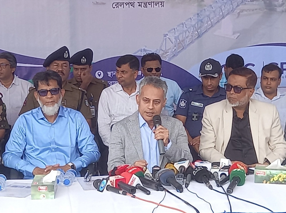 পদ্মা রেল সেতুর নিচে মাটি অপসারণে ঝুঁকি নেই: সেতুমন্ত্রী
