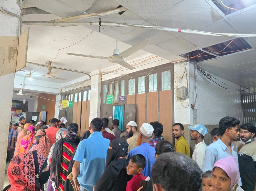 ১ মিনিটের চিকিৎসায় ফিরছে না আস্থা, ধুকছেন চিকিৎসকও