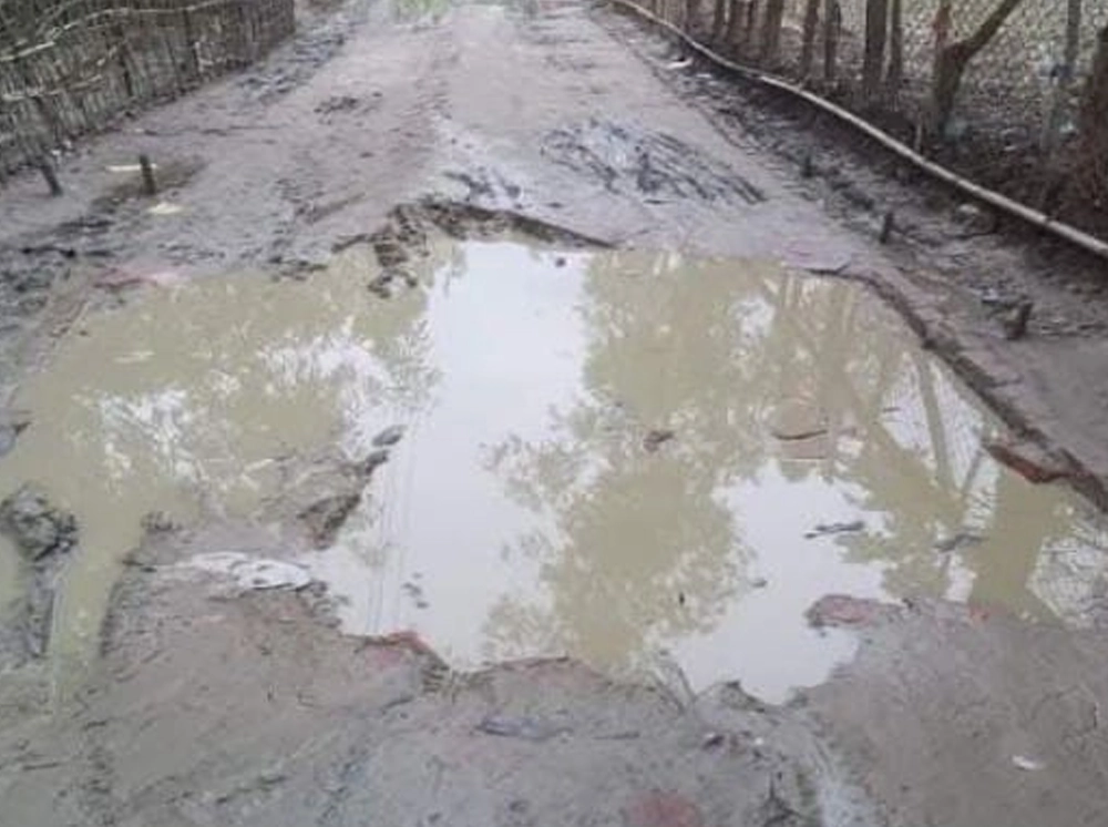 দীর্ঘদিন বেহাল দশা সড়কের, দুর্ভোগে সাধারণ মানুষ