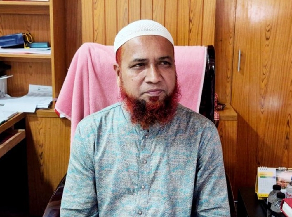 পার্সেলে কাফনের কাপড়, চিরকুটে এলাকা ছাড়ার নির্দেশ সরকারি কর্মকর্তাকে
