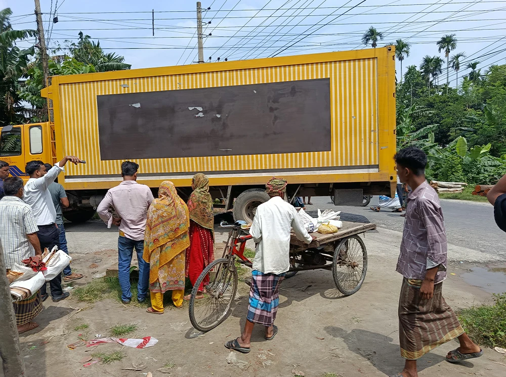 টাঙ্গাইলে কাভার্ড ভ্যানের চাপায় যুবক নিহত