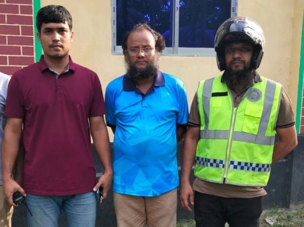 প্রবাসীর স্ত্রীর ওপর হামলা, বহিষ্কারের পর কৃষক দল নেতা গ্রেফতার