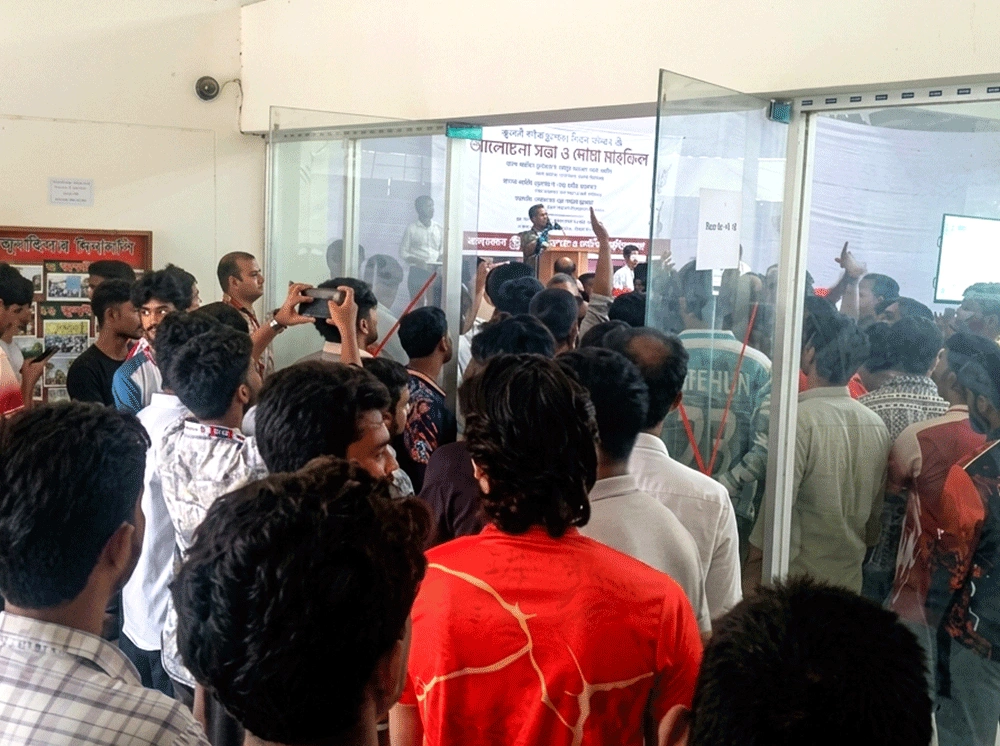 দাওয়াত না পাওয়ায় জুলাইয়ের অনুষ্ঠান পণ্ড করল ছাত্রদল