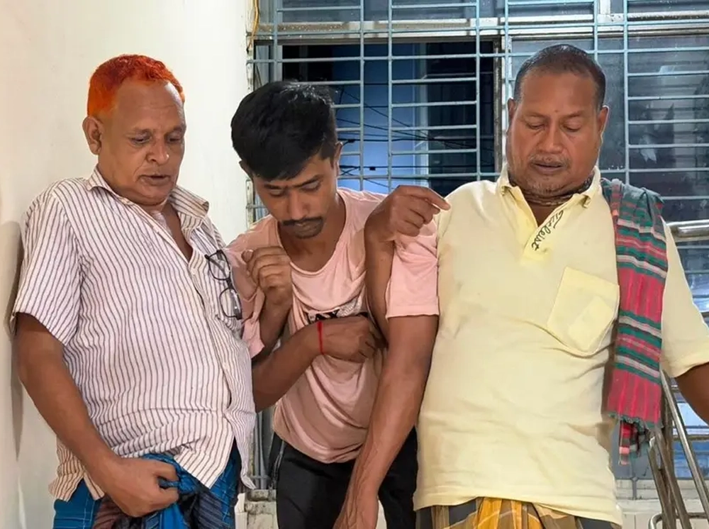 মুচলেকায় সিদ্ধার্থের বাবা-ভাইকে ছাড়ল ডিবি