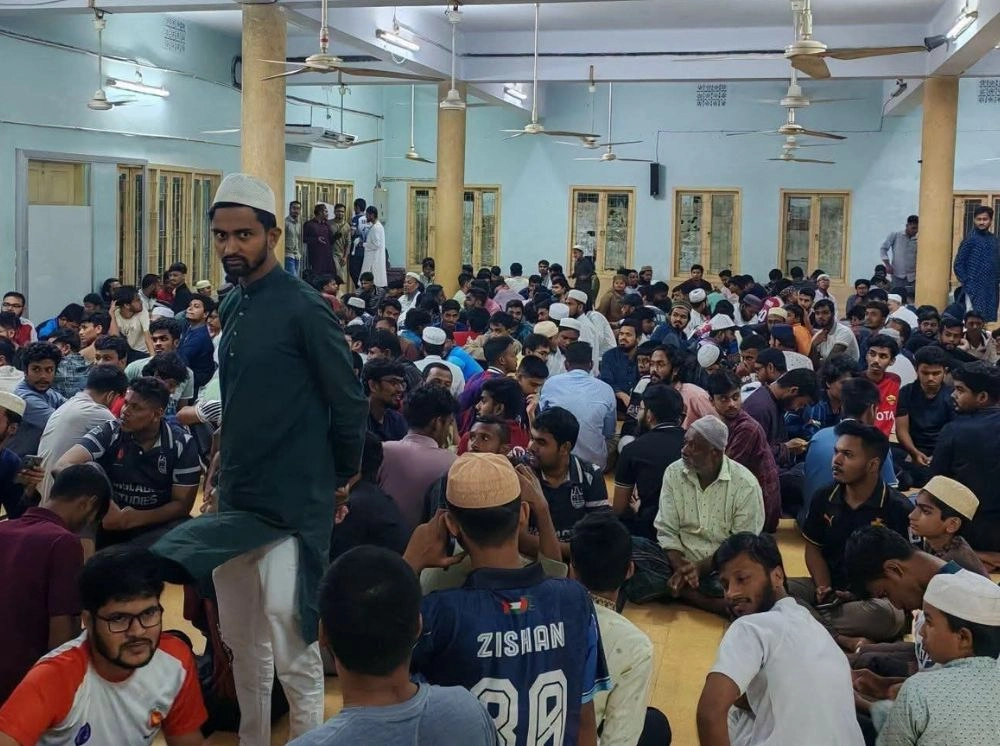 তবারক না পাওয়া শিক্ষার্থীদের ১০০ করে টাকা দিলেন উপাচার্য