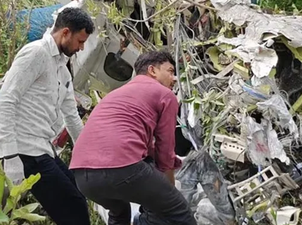 ভারতে প্রশিক্ষণ বিমান বিধ্বস্ত, প্রাণ গেল দুই পাইলটের