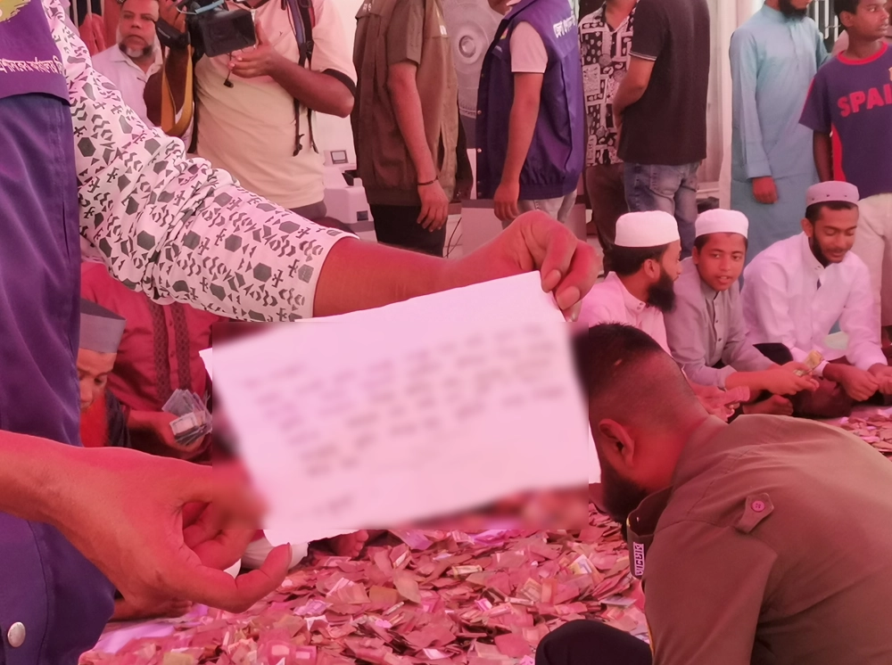 শাহজালালের (র.) মাজারের দানবাক্সে পাওয়া গেল হেনার আবেগঘন চিঠি