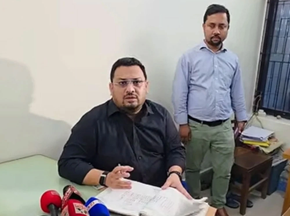 আগেই দেওয়া হয়েছে হাজিরা, অফিসে অনুপস্থিত কর্মকর্তা-কর্মচারী