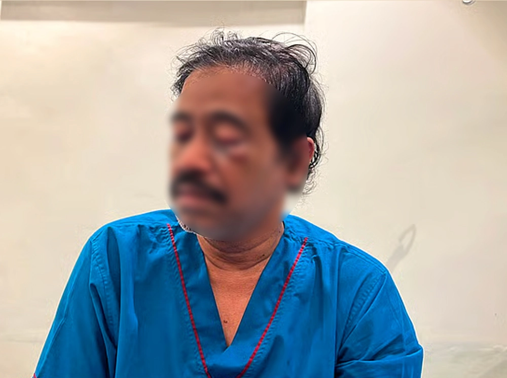 ঢামেক চিকিৎসকের ওপর হামলা, পরে ‘হাউ ডু ইউ ফিল নাও’ বার্তা
