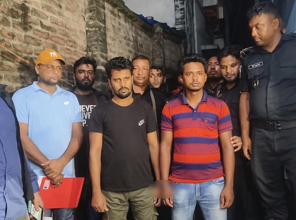 চাঁপাইনবাবগঞ্জে জাল নোট তৈরির সরঞ্জমানসহ গ্রেফতার ২
