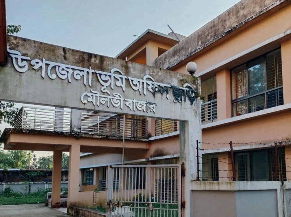 ঘুষ দিলেই কমে যায় জমির খাজনা