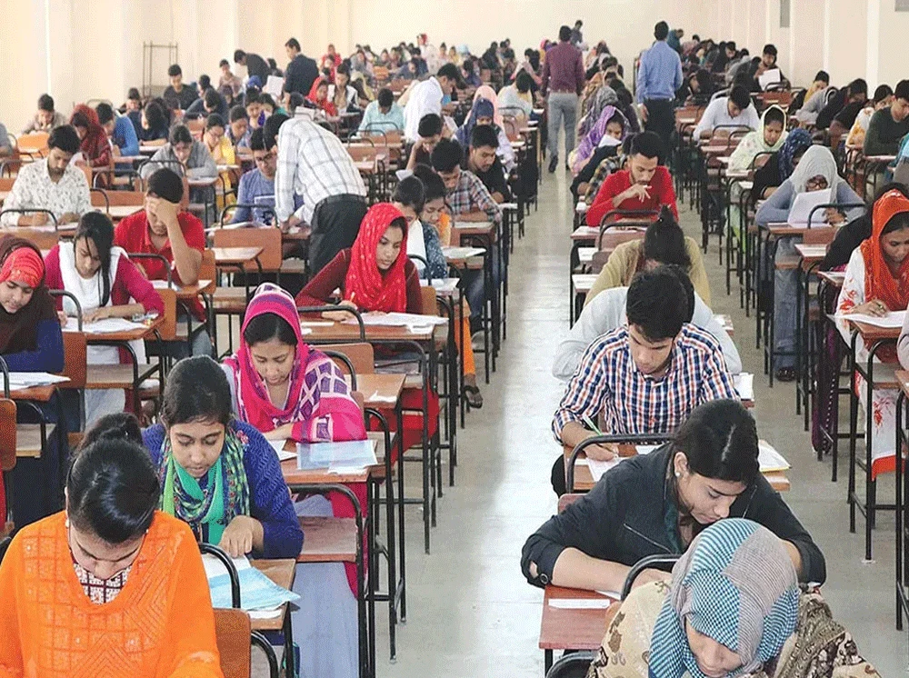 বাংলাদেশ ব্যাংকের নিয়োগ পরীক্ষায় ডিভাইস ব্যবহার, আটক ১২
