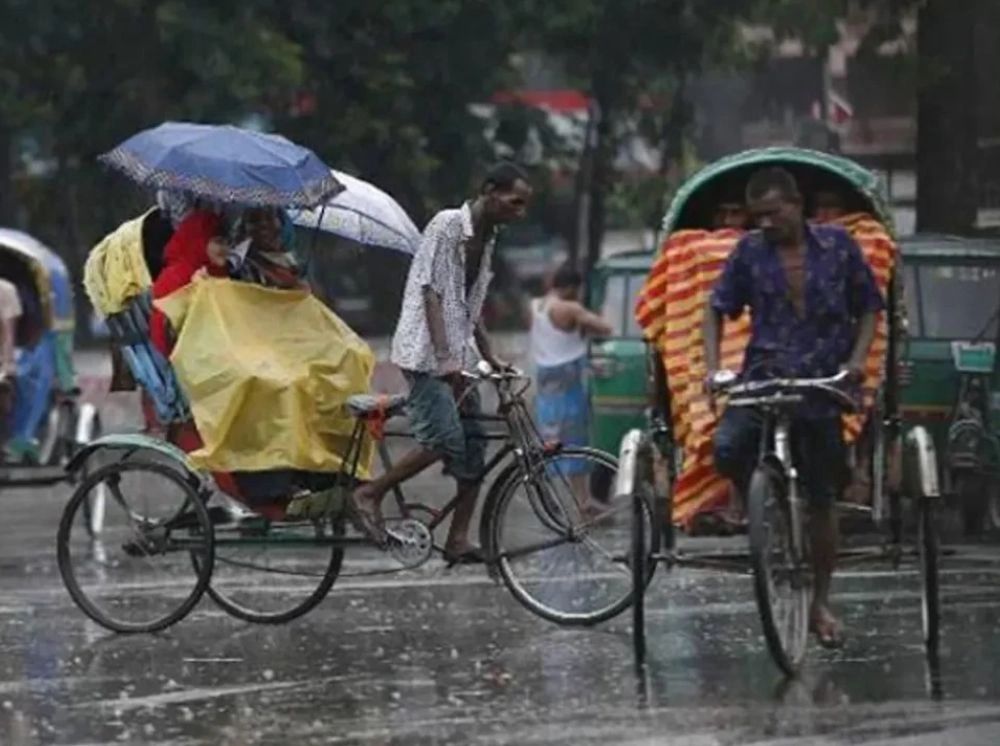 রাজধানীতে দুপুরের মধ্যে বজ্রসহ বৃষ্টির আভাস
