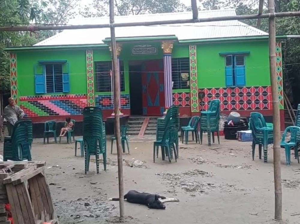 বরের গাড়ি থামিয়ে নববধূকে ছিনিয়ে নিলেন প্রেমিক