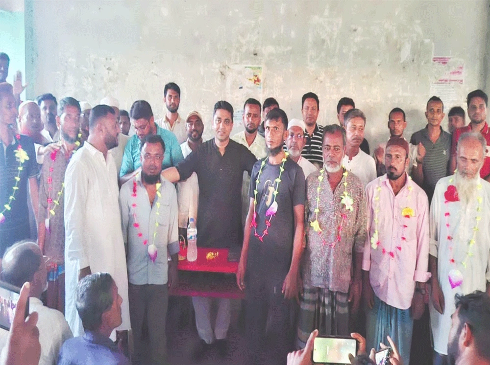 বিএনপিতে যোগ দিলেন জামায়াতের বহিষ্কৃত নেতা গাজী নজরুলের অনুসারীরা