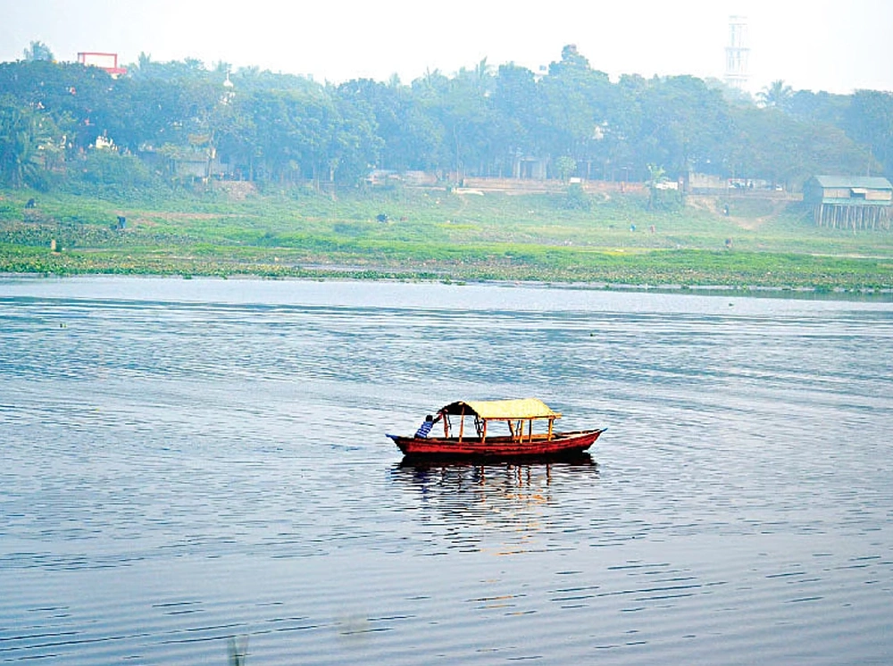 বংশী নদী থেকে গলায় কলসি বাঁধা নারীর লাশ উদ্ধার