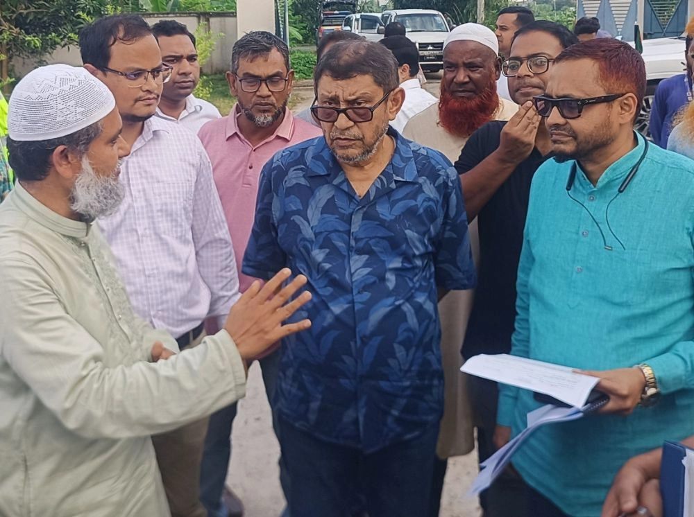 জয়পুরহাটে আকস্মিক হাসপাতাল পরিদর্শনে স্বাস্থ্যমন্ত্রী