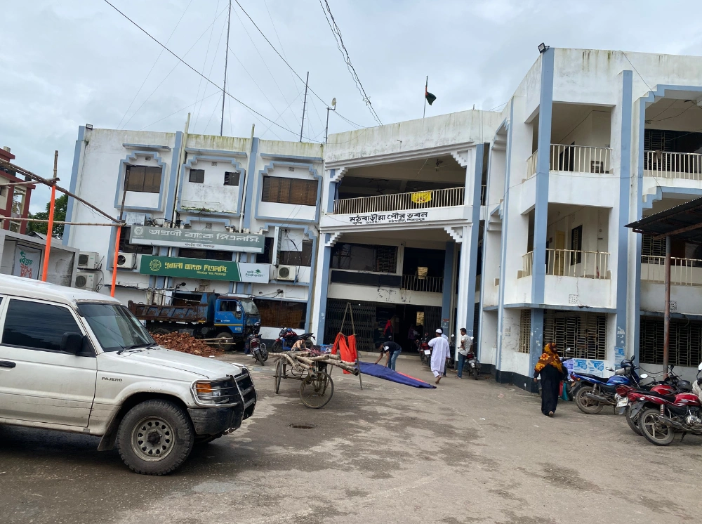 ৫৩ কোটি টাকার পানি প্রকল্পে বড় দুর্নীতি, মঠবাড়িয়ায় পানির জন্য হাহাকার