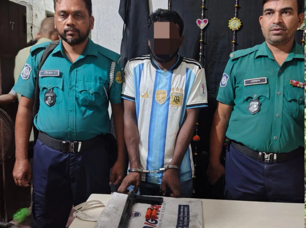 খুলনায় দেশীয় অস্ত্র-গুলিসহ গ্রেনেড বাবু গ্রুপের সক্রিয় সদস্য গ্রেফতার
