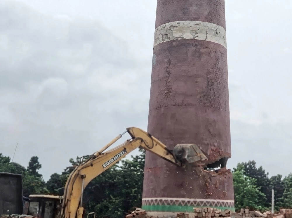 গণঅধিকার নেতার ইটভাটায় অভিযান, আমির হামজা বললেন ‘কিছুই জানি না’